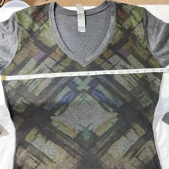 Go Couture Printed V-Neck Sweater Size Large - Picture 4 of 9